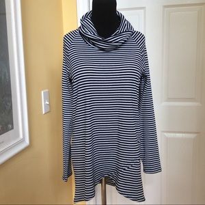 ❤️3/$15❤️ Three Seasons Cowl Neck Top